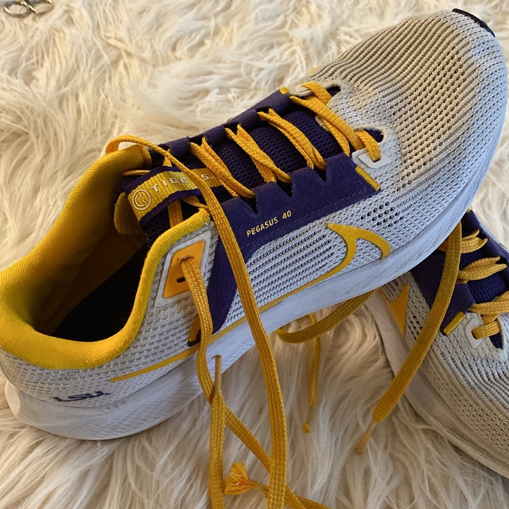 NIKE Pegasus 40 LSU Tigers shoes